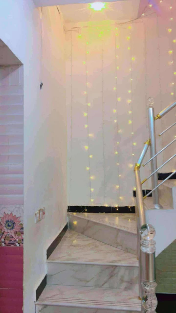 نحن لاندعي أننا الافضل ولاكننا نسعى إليه نتـشـرف بحـضـوركـم و بخدمتكم 
تحيه طيبة الى متابعينا الاعزاء 
يعلن مكتب سنتر الكوت للعقار 🏛

بيت مربع بصف الركن ثلاث طوابق بناء حديث يتكون الطابق الاول غرفة نوم ومطبخ وهول واستقبال وصحيات داخليه وخارجيه 
الطابق الثاني 3 غرف نوم  وصحيات
الطابق الثالث بيتون وسطح 

♦️مساحه115م
♦️واجه 10م
♦️النزال 11.5
♦️موقع مميز ♦️
كوت الخاجيه شارع القسم البلدي
ثاني بيت عن التبليط 
قريب على مدارس
شارع 20 والبيت على ساحه 
------------------
للأستفسار 
مراسلة الصفحة او الاتصال على الرقم 
***********
او مراجعة مكتب سنتر الكوت للعقار 🗺
عنوان المكتب داموك الحقوقيين 
قرب افران السلطان مقابل معجنات فراولة 
💢 بادارة عقيل الزركاني 💢
