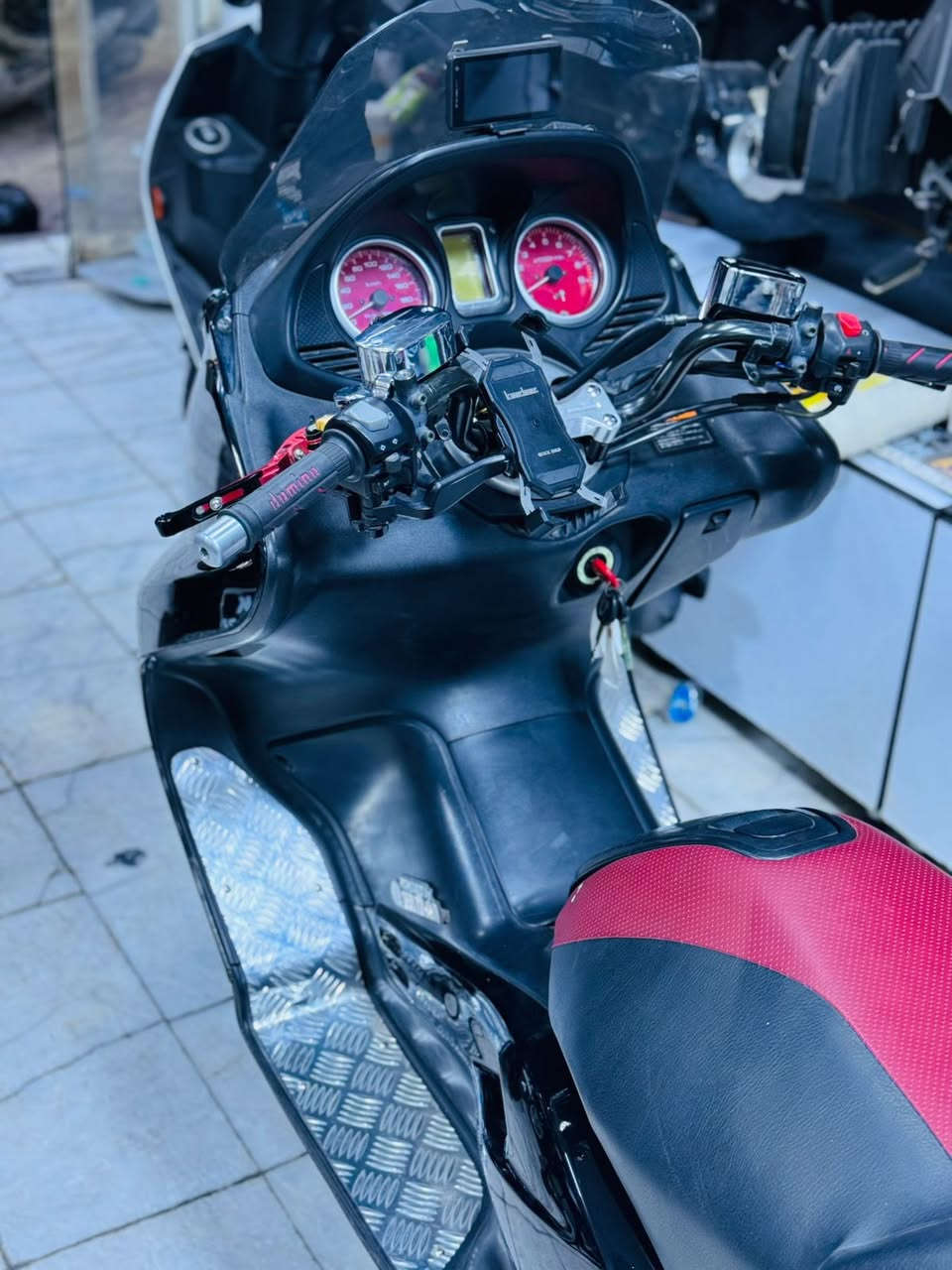 تي ماكس موديل2008نازله من وكاله ماهر علا ايدي وبسمي وعلا وضعهه البلادي جديده جداً ماشيه 33ونزلته ماشيه 31مكاني بغداد الحسينيه رقم الهاتف ***********السعر 29وبيهه مجال شي قليل 
بيهه تزويد كم قطعه 
جاملغ امامي✅
قبضات بريك ✅
استيرن✅
قاعدات مال رجل حديد✅
صالنصه قطعتين اصليه✅
مري وغطاء دهن البريك سلفري✅
