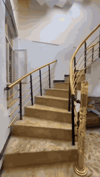 سلام عليكم بيت للبيع 150م ست غرف نوم أربع حمامات وستقبال ومطبخ  ام نجم قرب ساحه توري
السعر 225 
للاستفسار ***********
