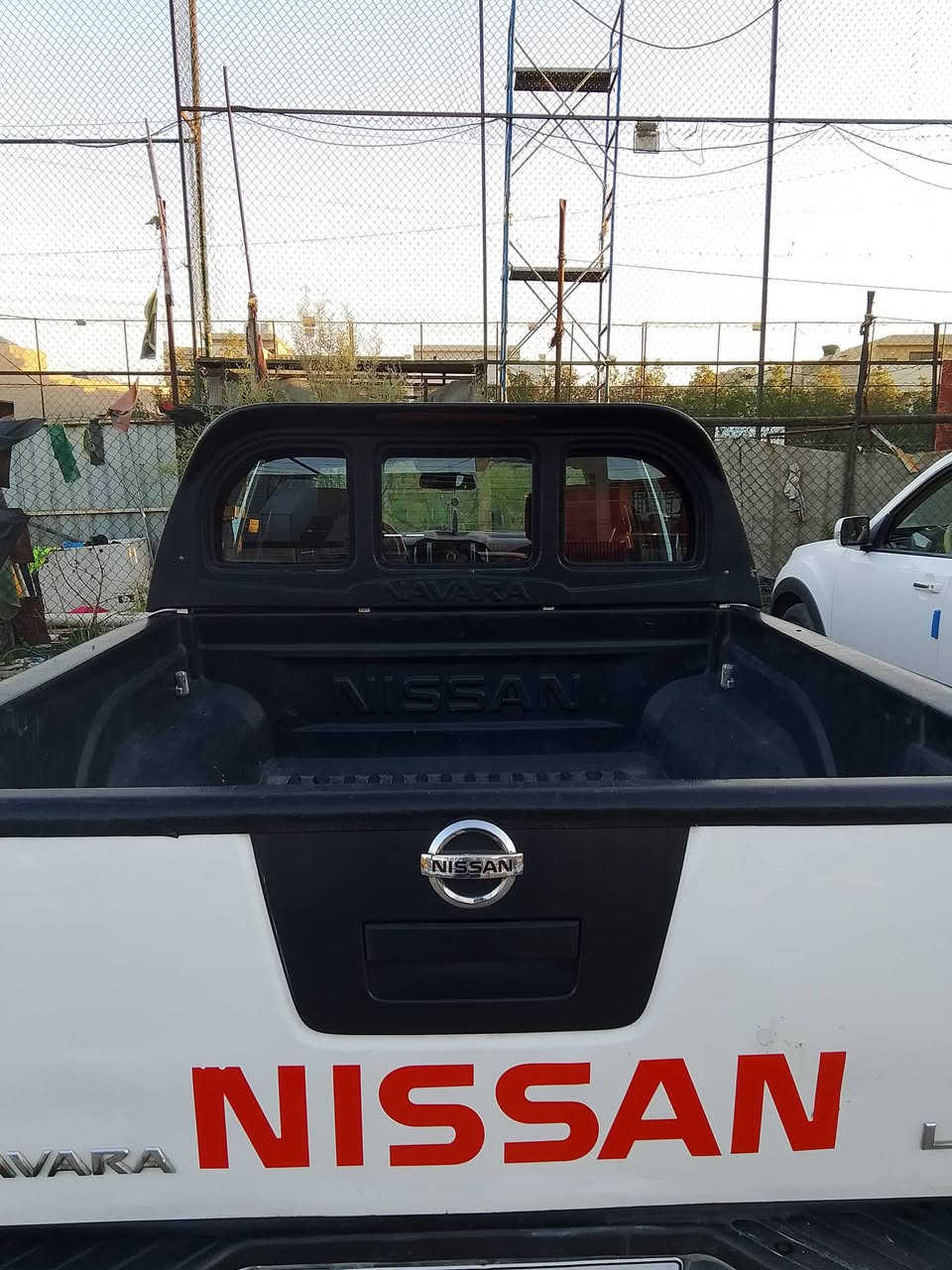 السلام عليكم نيسان نيفار 2014 مكفولة من الصبغ بيهة بس شبر باردرقم انكليزي جديدكير اوتماتيك كير مكينة مكفولات  السعر 115 وبيه مجال بسيط ***********العنوان بغداد البنوك
