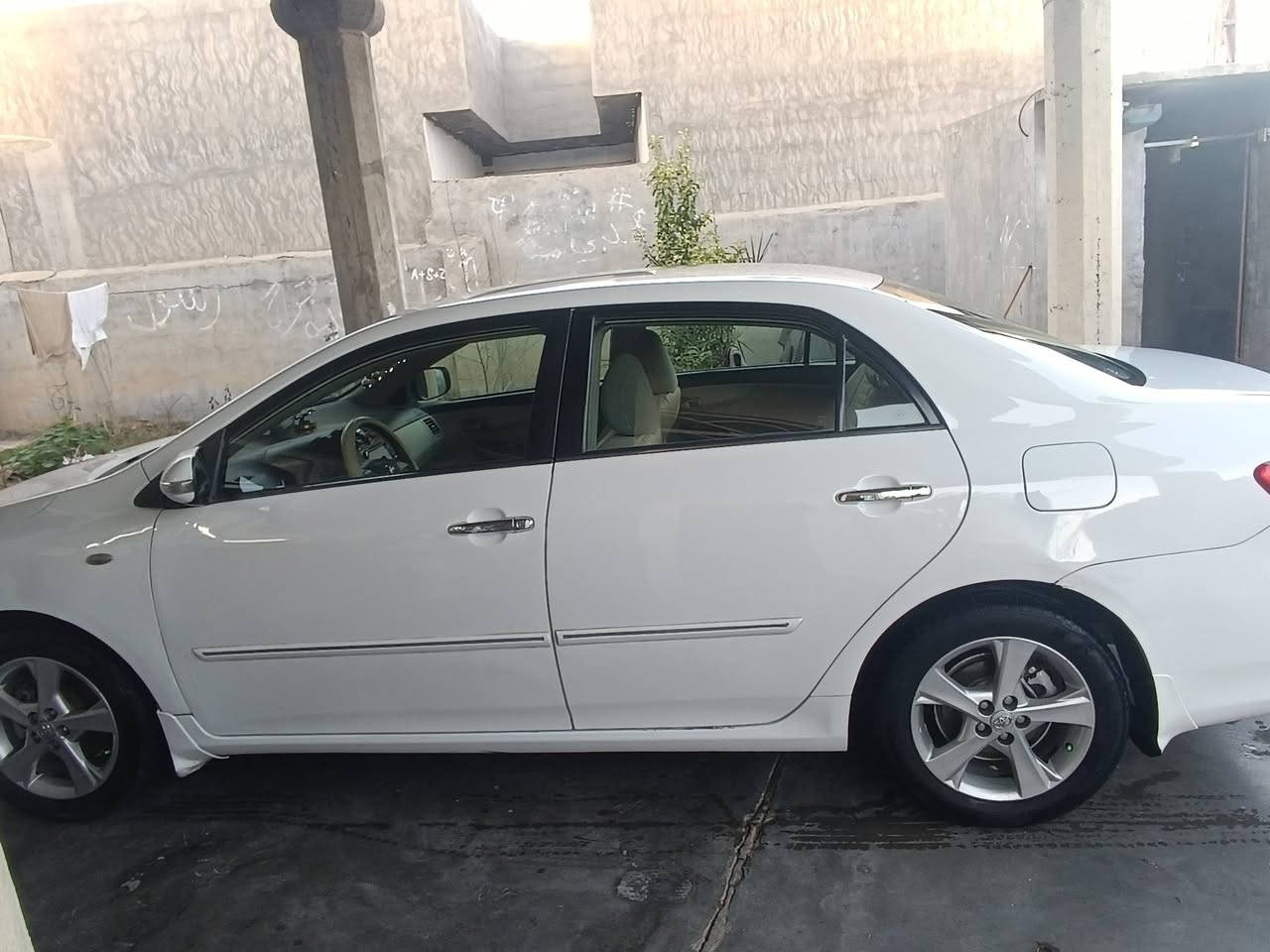 كورلا 11  كير محرك شرط ضرر باب ورى من جهة السكن مصبوغ  بيها تكحيل بارد محرك 18 السعر 130 بيها مجال  للأستفسار أكثر ***********
