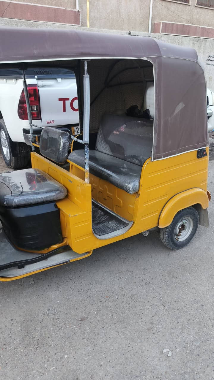 سلام عليكم
من رخصة مدير الكروب
تكتك للبيع موديل ٢٠٢٠ 
معمرة دوس وبيها صبغ باللغة الأيمن بدون حار 
رقم بغداد إنكليزي بسمي 
مجفته جديد كله أصلي ليبل وردي 
مكاني بالشعب 
للاستفسار هذا رقمي 
***********
ممتواجد عالفيس
