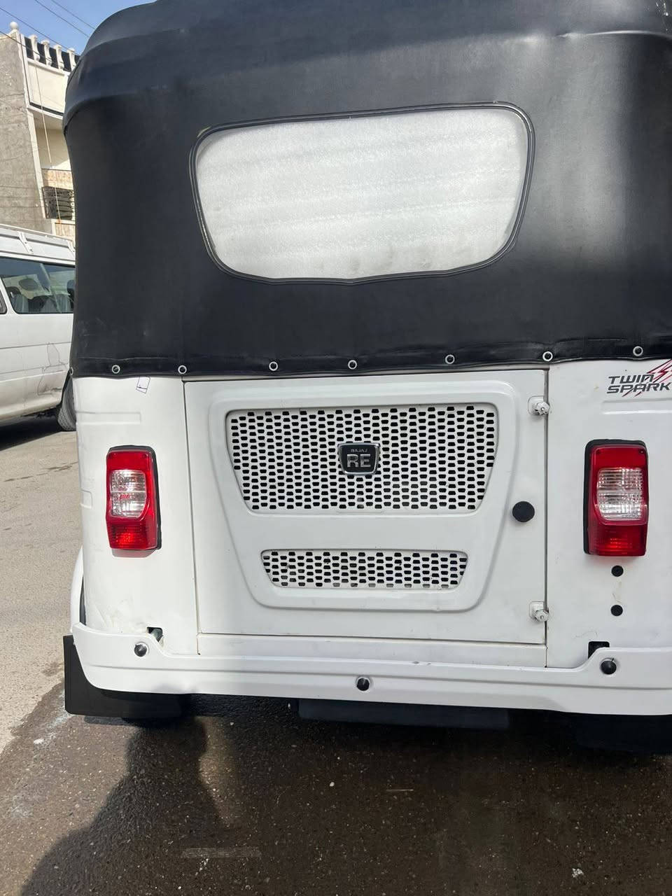 السلام عليكم تكتك مديل 22 سنوية نكليزي تحويل ثاني يوم العنوان بغداد البياع قرب تقاطع درويش اتصل ع ***********
