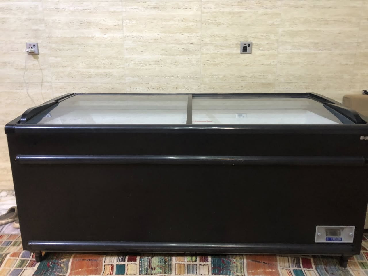 سلام عليكم عارضه مال لحوم طول ٢١٠  وعرض ٨٥
تركيه اصليه مستعمله ايام قليله موجوده اربع عارضات فقط وداخل العارضه نشره  الاستفسار *********** 
عنوان/بغداد المدائن سلمان باك
