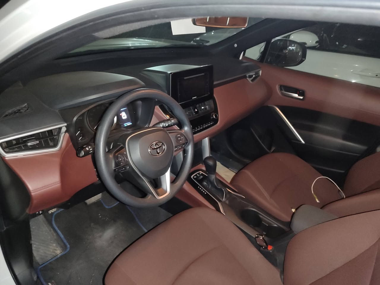 كورلا كروس هايبرد موديل 22 شركة ساس ام الضمان ماشية 31 الف سيارة جديدة بيها شخط قليل موضح بالسونار رقم بغداد جديد سعر 190 ورقه ***********
