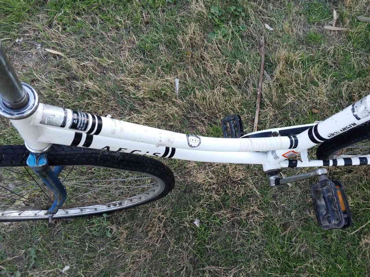 سلام عليكم بايسكل للبيع بس يرادله ماشه و خيط بريك سعره 55وبي مجال المكان ال بعجيل  وهاذه رقم الهاتف ***********
