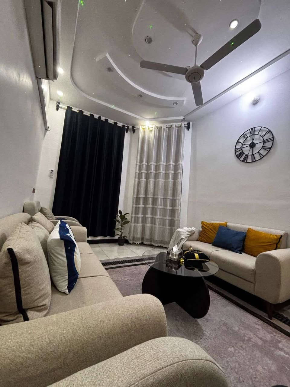 السلام عليكم للبيع بيت زراعي سيد هاشم مساحه ١٠٠ واجهه ٥ نزال ٢٠ يحتوي على ٤ غرف نوم ثلاث طوابق ***********
