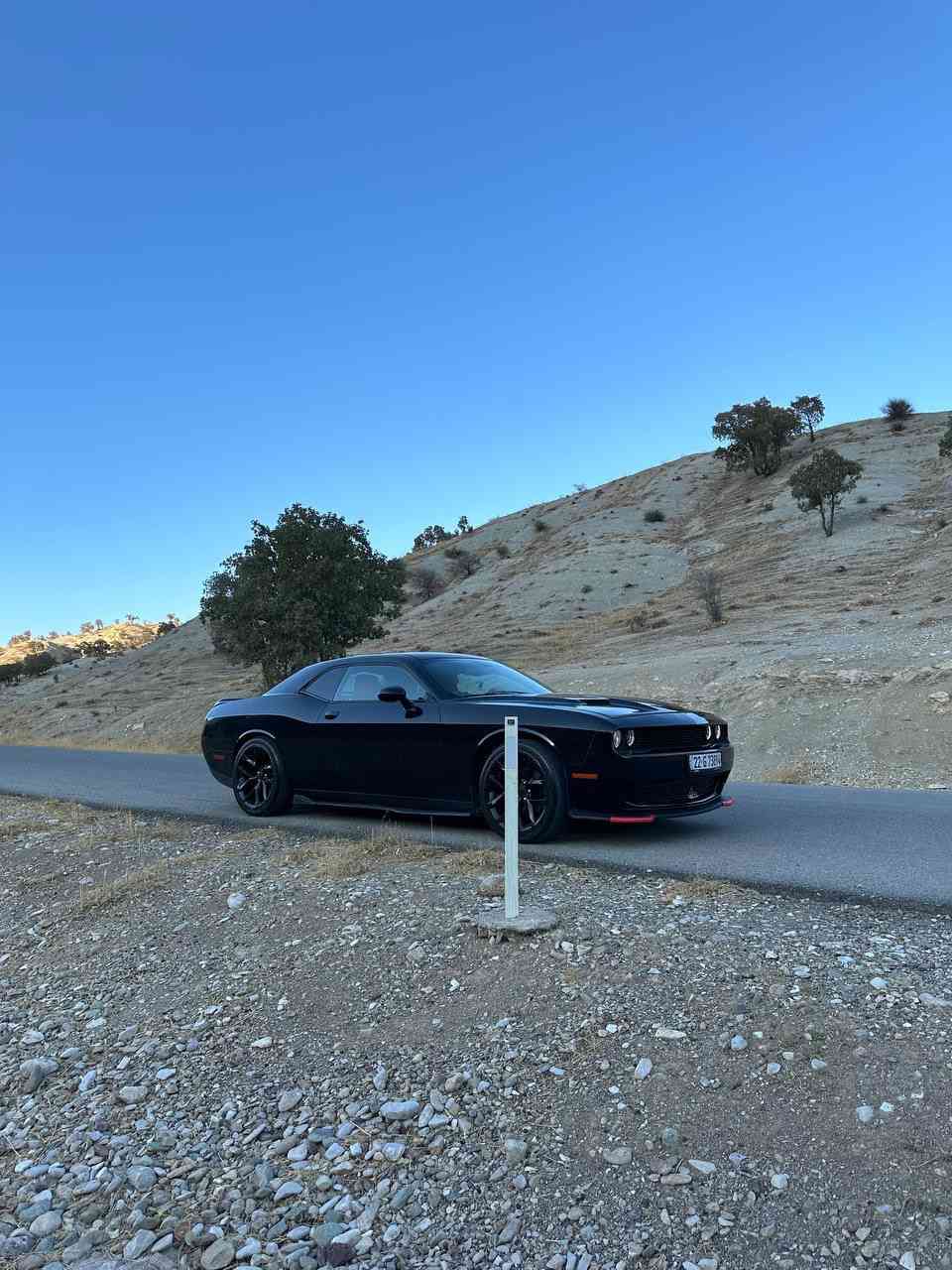 جالنجر موديل 19 حادث 3 قطع جاملغات امامية وباب سايق فقط بدون دواخل سعر 180 مكانها بغداد ***********
