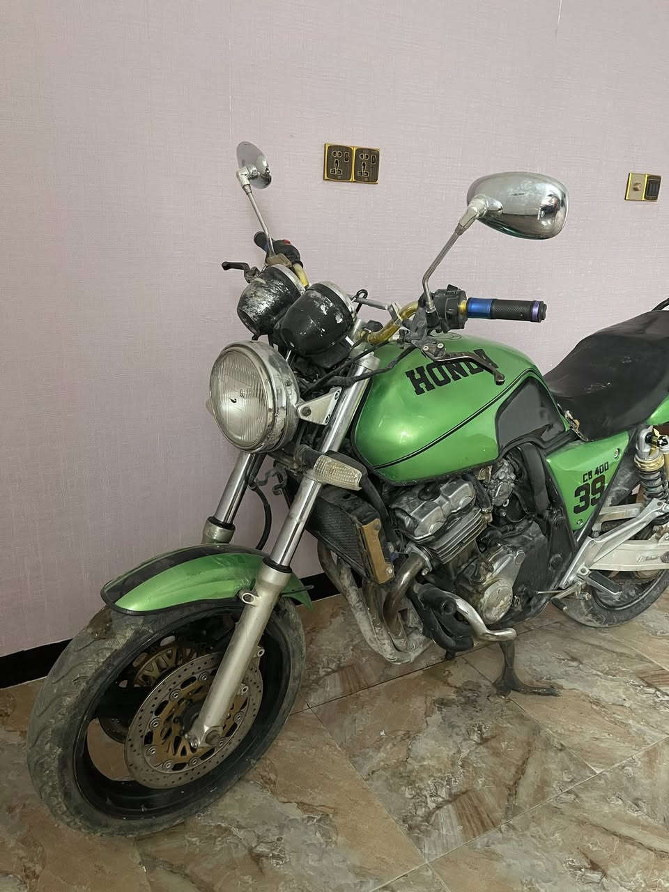 سلام عليكم
دراجه CBR 400 جيل اول 16 ولف  
دراجه طفت بيه ما اعرف شنو سبب أبيع كوم حديد لحد يدخل ويسئل شبيه ما بيه كوم حديد لا دخلت على فيتر ولا وديت دراجه على اي فيتر وكفت بيه ما اعرف شنو سبب العطل السعر 800 وبيه مجال خاص رسالني وتدلل 
العنوان ، الأنبار ، الرمادي 
هـ *********** وتساب هم
