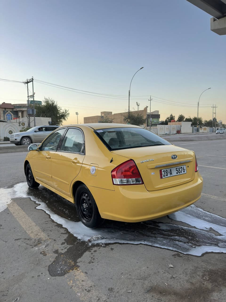 السلام عليكم سبكترا للبيع 2007 مصفره هيئه وغرامات رقم الانكليزي بأسمي سنويه ل2028 السياره جاهزه مكينه وكير وحداديه وتخم تاير كله جديد السياره مدوشمه عام حادثه فقط الجاملغ الامامي السياره مابيه نقص جاهزه مكاني حله نادر الاولى *********** السعر 74 وبيه مجال قليل
