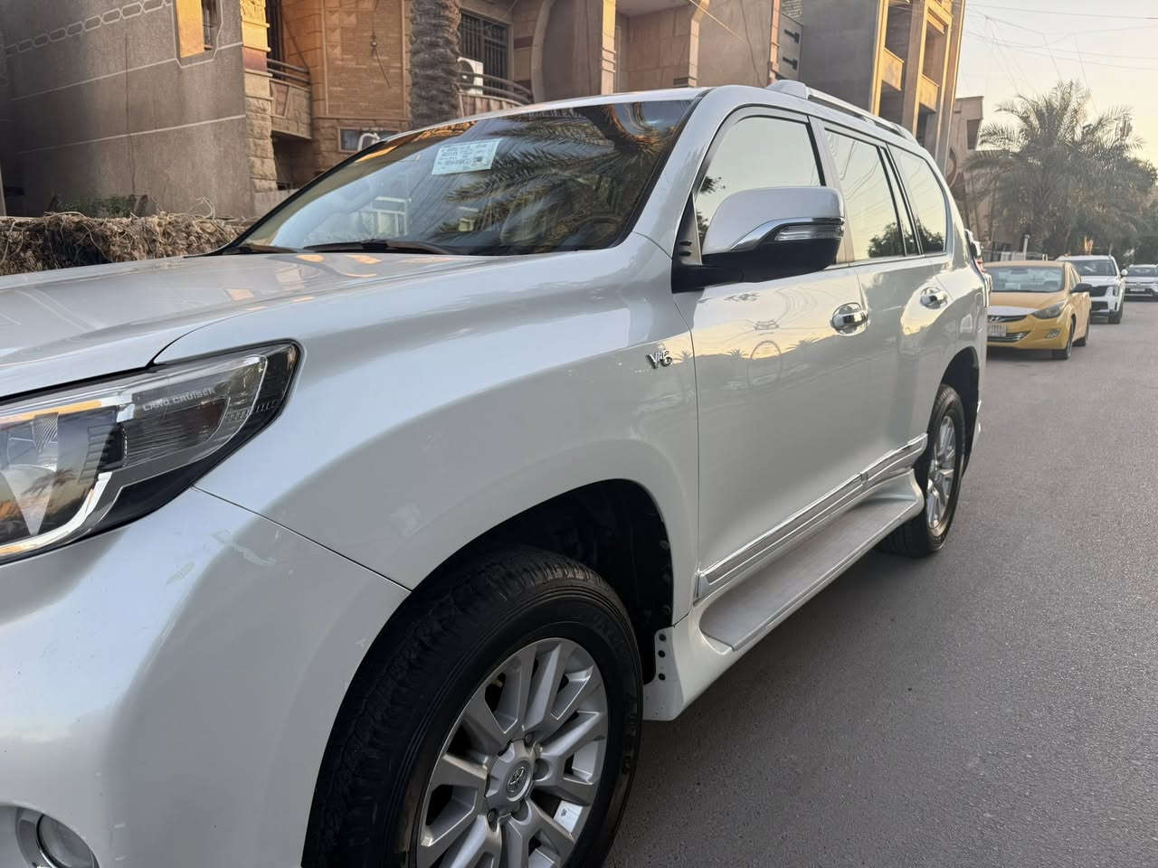 تويوتا برادو 20017  سته سلندر ماشيه 92 حقيقي وين ما يعجبك افحص  فول 1على 1 مواصفات كفاله عامه من الصبغ والبارد والفتح وكلشي والسياره على أدينه من الوكاله لليوم مواصفات كامره شاشات 3 حسسات مري شفط فتحه كشنات كهرباء ( دبل تانكي ) كويتي بصمه 7 راكب تبريد3 قطع ، ثلاجه 
رقم اربيل الدولي بسمي تحويل مباشر هزه جديده وأرقام جديده والسياره عل وضع الوكاله السعر 365 $ وبيه مجال مكاني بغداد شارع فلسطين ***********
