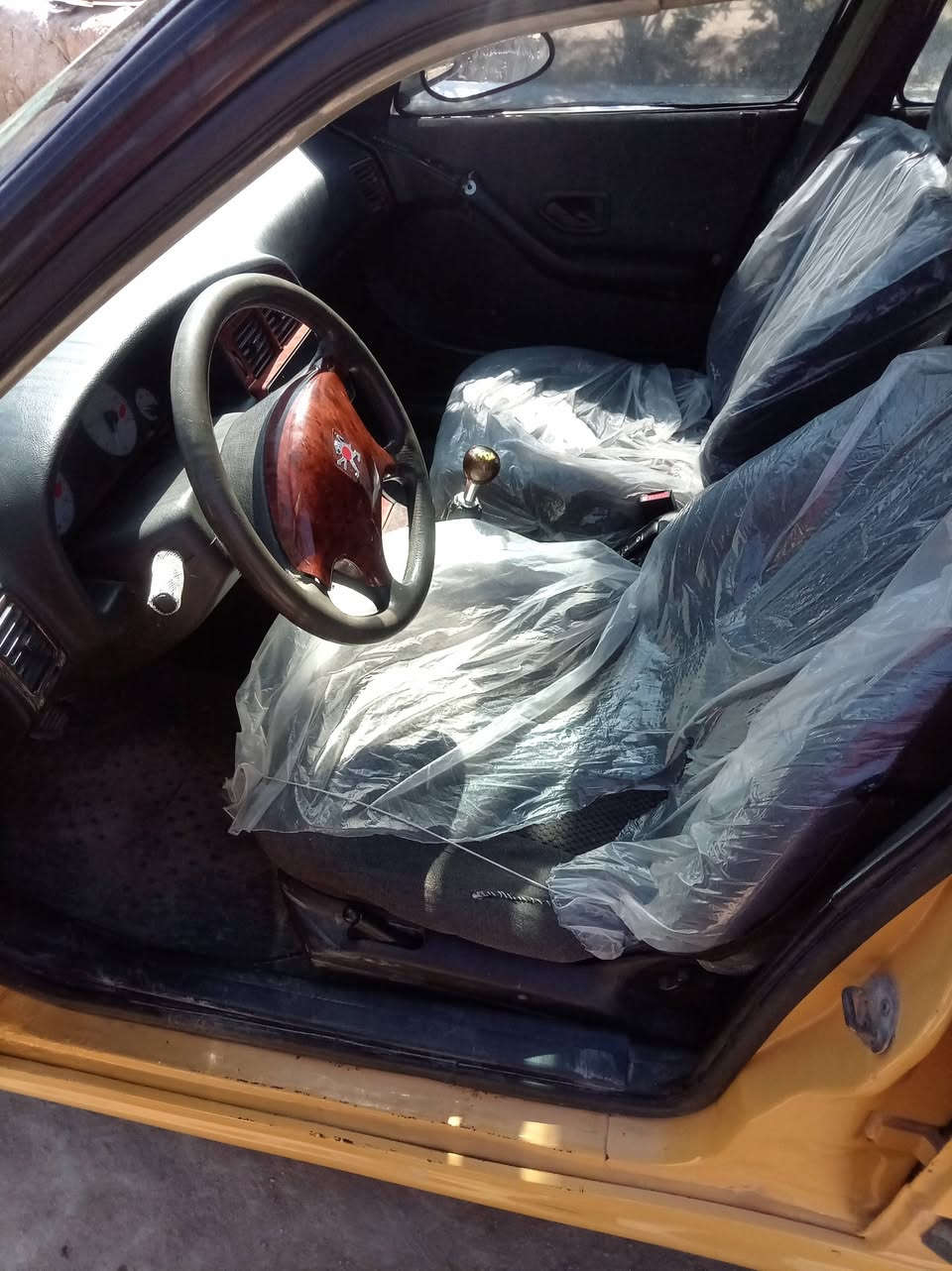 سلام عليكم
السيارة مكفولة بس بنيد منضومة زنون موديل 15 السعر 48 بيهة مجال***********
