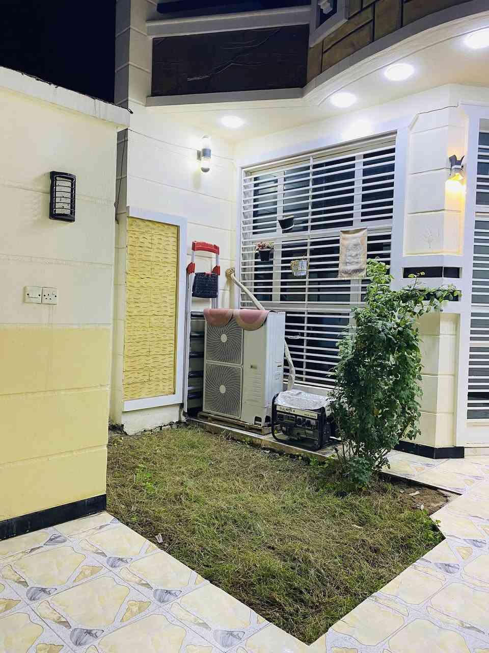 السلام عليكم
دار سكن للبيع طابو زراعي البستان 

📍شارع ابوكمال #بناء جديد ( ٢٠٢٤ )

#مساحة الدار / ٢٠٠متر الوجه ٦متر و٧٥س

والنزال / ٢٨ متر  خارطة الدار جداً مرتبة

#سبلت كنتوري ٣طن
وكاونتر تفصال  جديد هدية مع الدار 

#طابق واحديتكون من 

1-استقبال

2-مطبخ

3-صاله

4-غرف نوم عدد 2

5-صحيات عدد 2

 

للاستفسار اكثر الاتصال على الأرقام التالية 

📞***********
