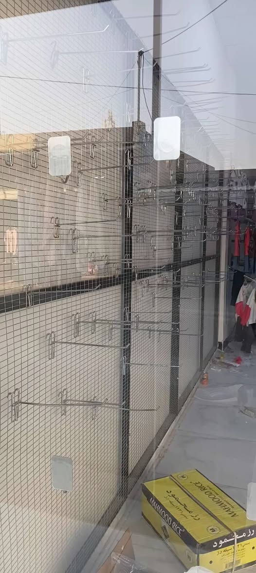 ميز + ارفوف+تعلاكات مل اكسوارات للبيع***********
