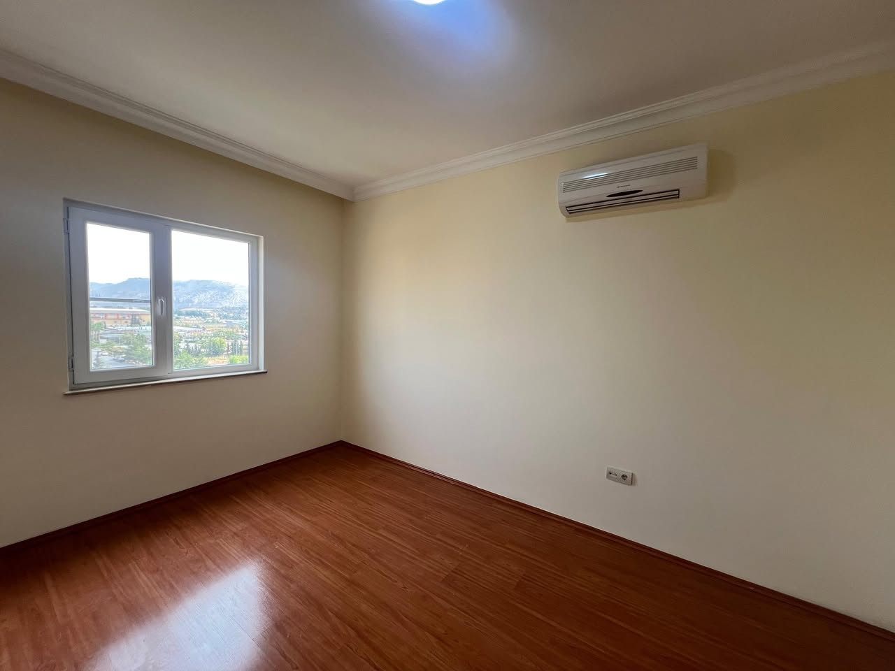 ‏‎شقة للبيع  في افروستي   -دهوك 
‏‎عمارة:B4
‏‎‏‎المساحة 168
‏‎غورقة :3+1
‏‎واجهة. شيمال -شرق
‏‎‏‎اذا كنت ترغب في شراء شقة او بيعه يمكنكم التواصل معنا
‏Tell-0750 147 2738
‏Whatsappe-Viber
