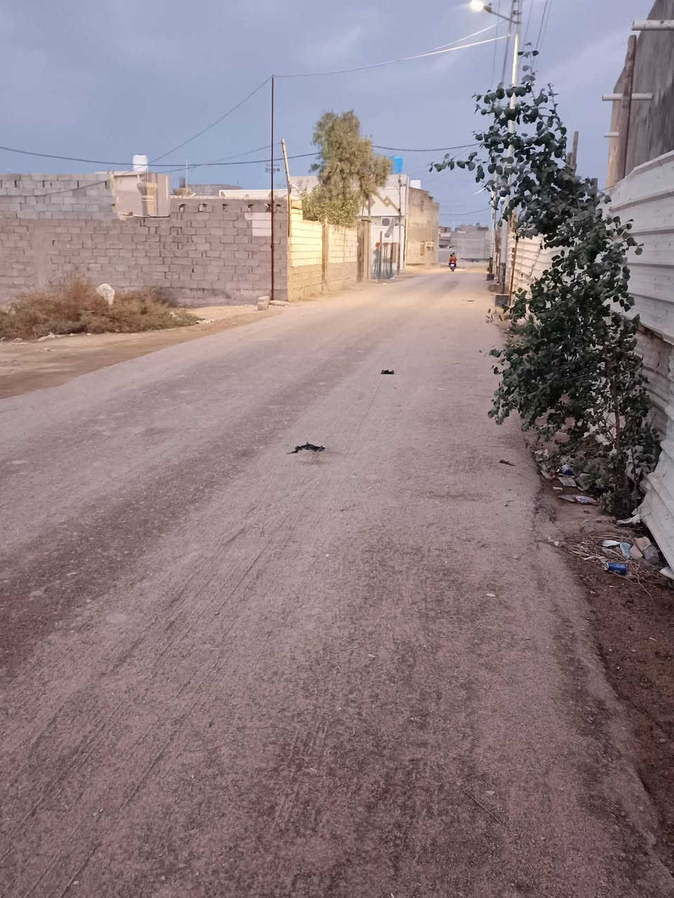 أسعد ألله أوقاتكم بكل خير 🌹
اللاستفسار ***********
توفر نص دونم للبيع

على شارع تبليط مباشرةً
واجه على شارع تبليط 22 م

وخلف الأرض نهر جاري
منطقه هدوء مرتبه

جميع الخدمات متوفره
ماء + كهرباء + مجاري

مدارس حكوميه أهليه كلش قريبه عليك

العنوان أبي الخصيب منطقت أبوكوصره يبعد على شارع ابوكوصره رئيسي 75م
وقريب على شارع الفوك

نوع العقار :  طابو ملك صرف زراعي عراقي سند 25

سعر 180 مليون وبي مجال
اللاستفسار ***********
