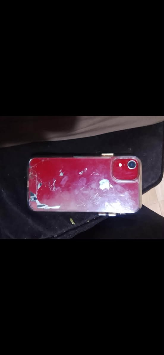 سلام عليكم اكس ار مستبدل فقط بطارية الشاشة مفطر والضهر هم مفطر بطارية كلش زينة مابيهة اي صرف فيس ايدي شغال  ذاكرة 64سعر ١٠٠ وبي مجال ***********
