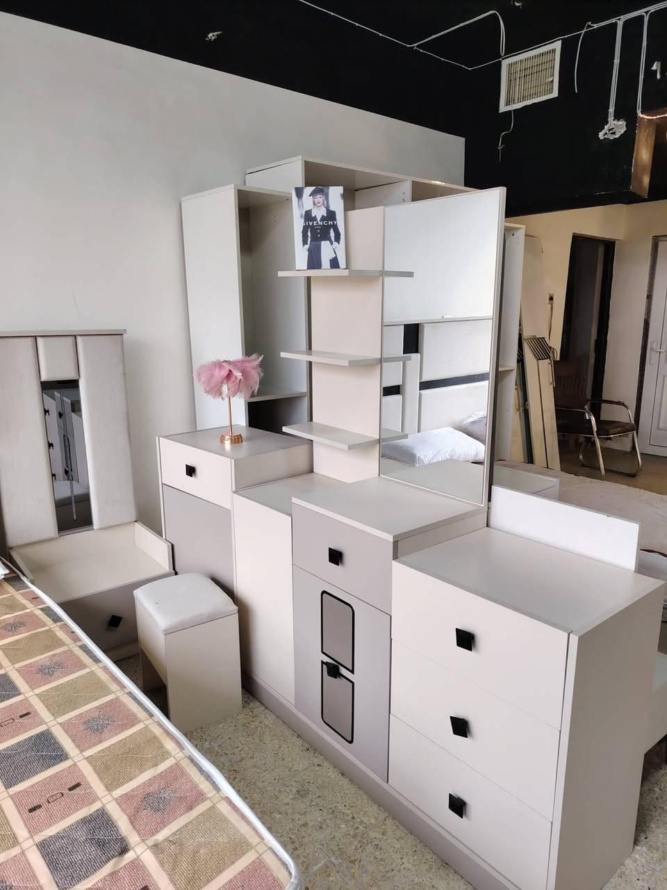 للبيع غرفه تركيه جديده ما مستخدمه سعر بمليون 200 وبيها مجال مع النقل والشد


**إذا كنت صاحب هذا الإعلان وتريد حذفه لأي سبب، رجاءا أرسل رسالة إلى الدعم الفني**