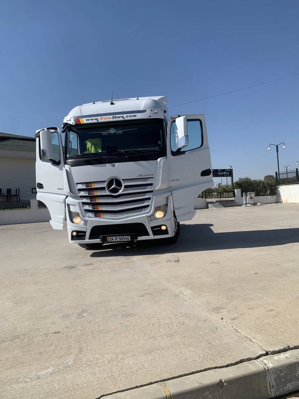 وحش جانبو بس راس للبيع حجم 1842 حجم محرك 417 حجم كير 211 ماشية 800 الف كم سيارة فول كاميرة و حساس و اسپايدر و بدون صبخ للاستفسار اتصال على هذا رقم *********** واتساب موجود
