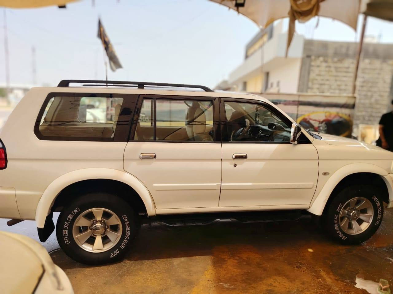 ناتيفيا ٢٠٠٨ خليجي محرك وكير مكفول
كشر مكفول من المعجون وصبغ بيها بارد باب السايق شخط قليل وخشم البانيد بارد هم لا معجون ولا صبغ والباقي بلاد حداديه ٨٠ ب ١٠٠ تخم تاير جديد كهربائيات كله بلاد دواخل ولا زلغ بيها شركه مانقصها شي ترايك اي مكان بأسمي شخصيآ
السعر ١٠٥ مراوس هم اراوس 
*********** ديوانيه
