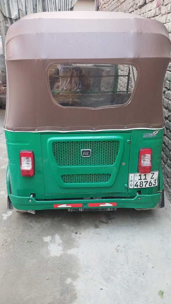 سلام وعليكم
تكتك موديل 2021 
رقم بغداد " بسمي 
تكتك كاملة مابيهة اي نقص 
نص الغد الايسر معمر 
ومعمر بيهة توس 
مكاني بغداد الحرية 
هاذ رقمي ***********
السعر " 7 ملايين و 800
