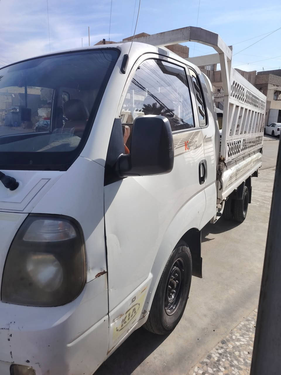 كيا بنكو  ٢٧٠٠ موديل ٢٠١٦ رقم واسط مشروع وطني السنويه نهايه ٢٧ السعر ١٠٥ 
مكان السياره بغداد
***********
