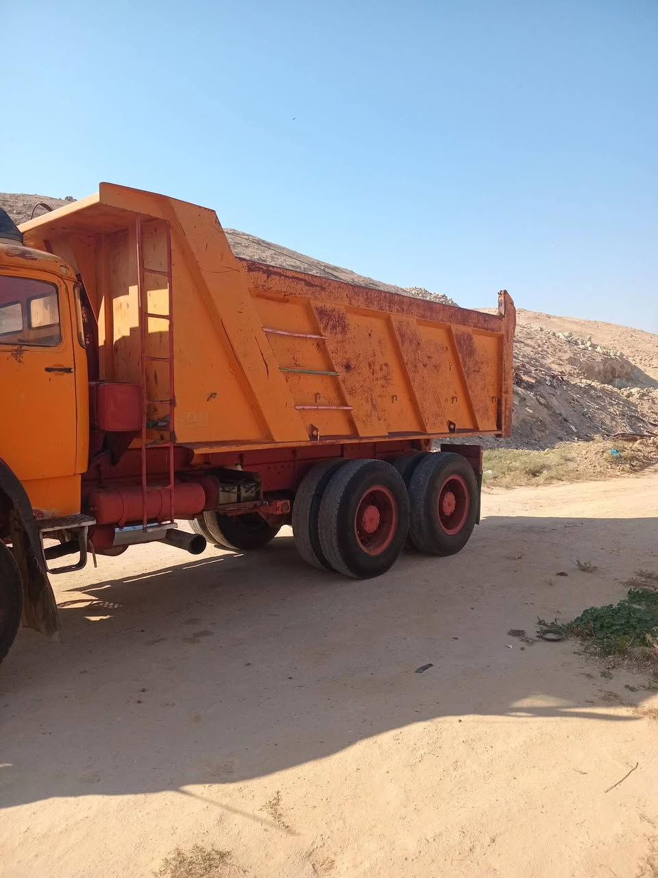 السلام عليكم اقجم البيع موديل 80سكس مايلر بلادي قماره بلادي شاصي بلادي رقم الانبار محرك جديد كير 111جديد ***********
