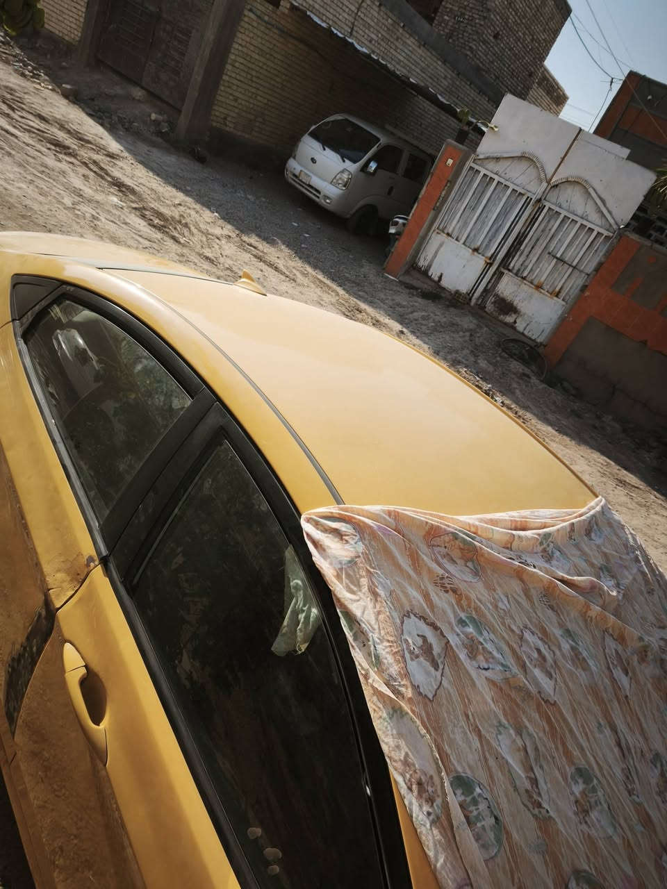السلام عليكم سياره اكسنت موديل 13 خليجي محرك ١٦٠٠ دوش بيها تنقيص دهن بدون دخانه وتبريد عاطل سياره باسمي سنوية جديده هزه جديده رقم جديد وهاي صورها المكان بغداد حي الجوادين سعرها 68 وبيها مجال بسيط ***********
