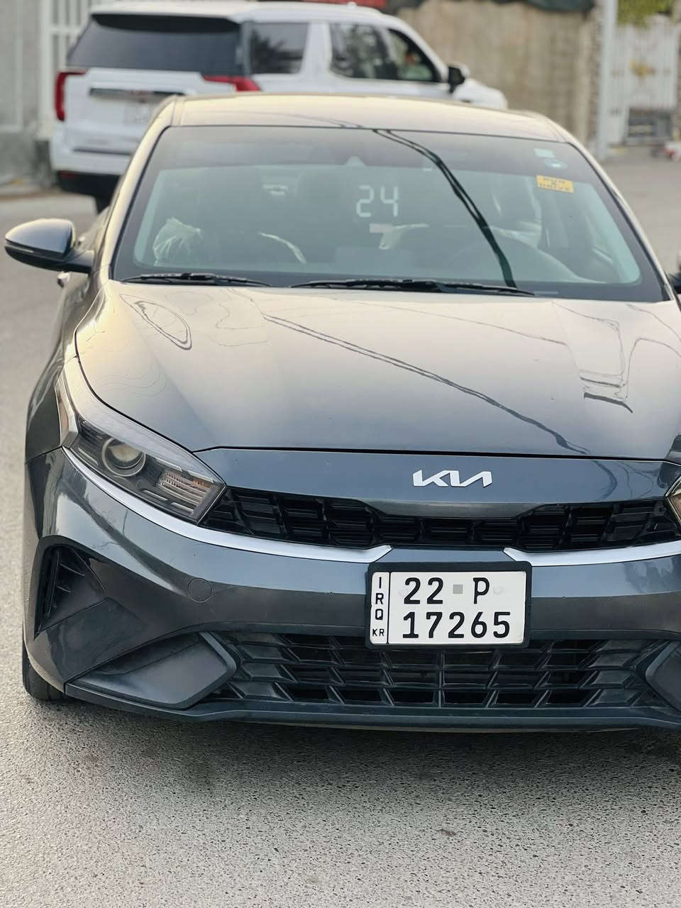 سلام عليكم
للبيع  
كيا فورتي موديل 2024 باسمي سنوية وهزه ورقم جدد  
وارد امريكي:  بيه بنيد فقط بدون اي دواخل  صور الحادث مرفقه مع المنشور سيارة مكفولة عدا البنيد سيرفس ممشتغل بية ايرباك سترين فقط 
مواصفات معروفه 
ويل كب
شاشه كبيره 
كامره دواره 
تحكم استيرن جهتين 
تبريد تدفى مكفولات
ماشيه39 الف حقيقي 
حجم المحرك 2000 دوش مكفول 
وبعد بيها مواصفات حلوه 
سياره جديده وجاهزه مكينه وكير وحداده وتخم تاير 
مــكــان-ســياره- بغداد 
الـــسعر:155  وبيها مجال بسيط
الاستفسار اكثر 
***********
