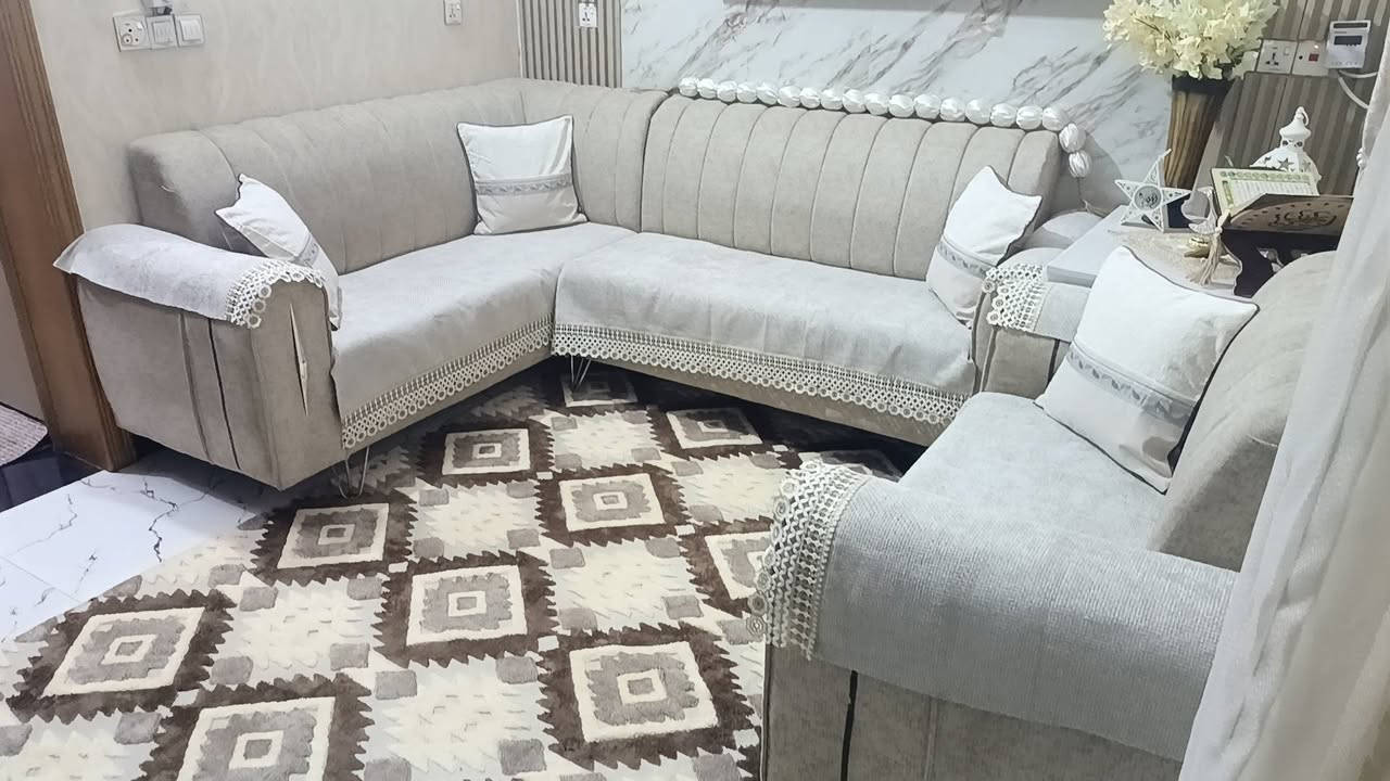 السلام عليكم ورحمة الله وبركاته عندي بيت 100 م طابقين للبيع من يتكون ثلاثه غرف نوم واستقبال وصاله ومطبخ حمامات ثلاثه في حي الامل قريب قنطره سلام. هذا رقمي ***********
