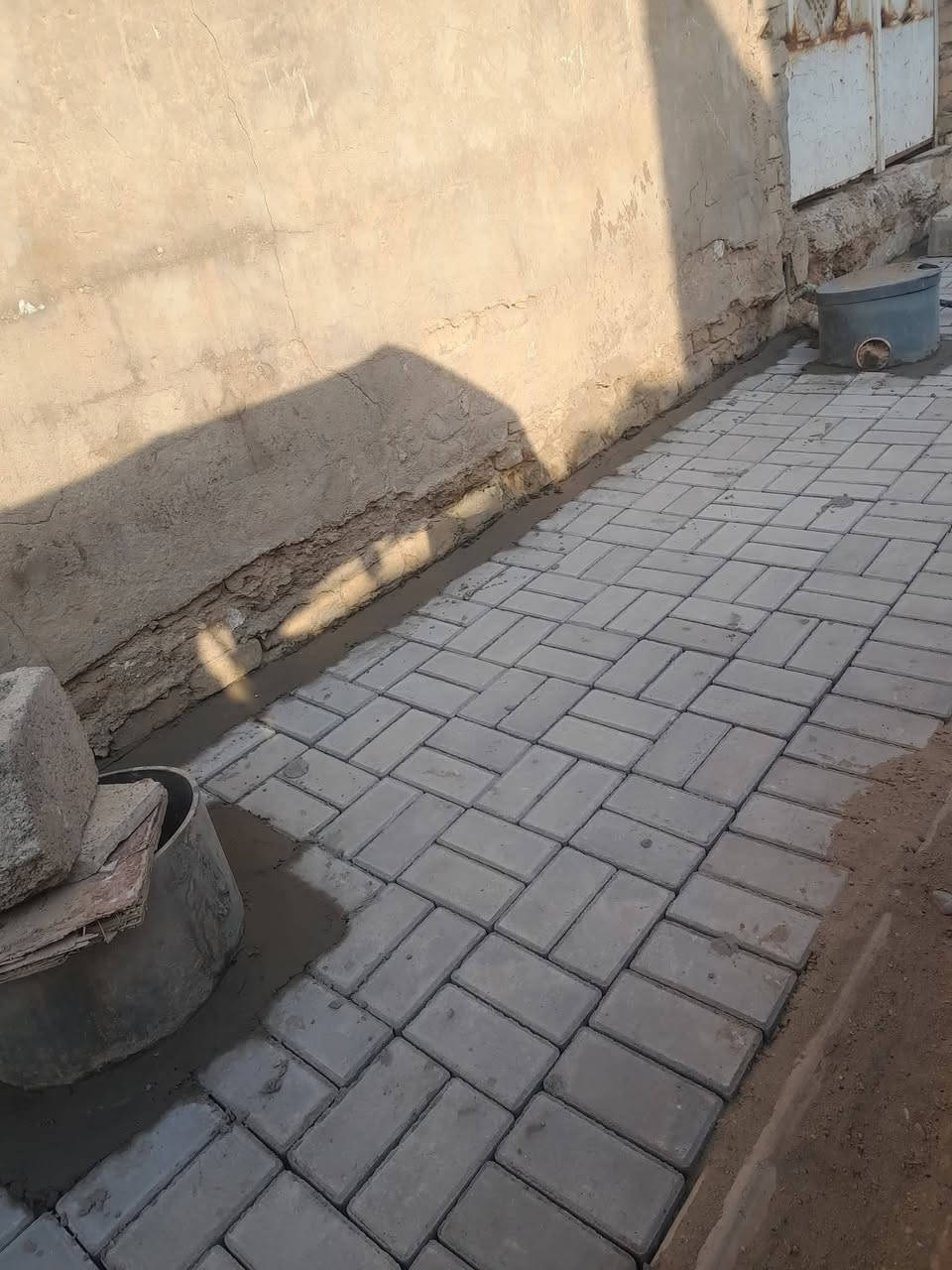 سلام عليكم بيت للبيع مساحه 100 متر حي طارق شارع لمدارس بلاخير بناء جديد كامل خدمات عوزه كاشي  زراعي مكاتبه دلال سعر 35 وبي مجال لاستفسار واتساب او للمراوس يرهم حسب لقناعه  ***********
