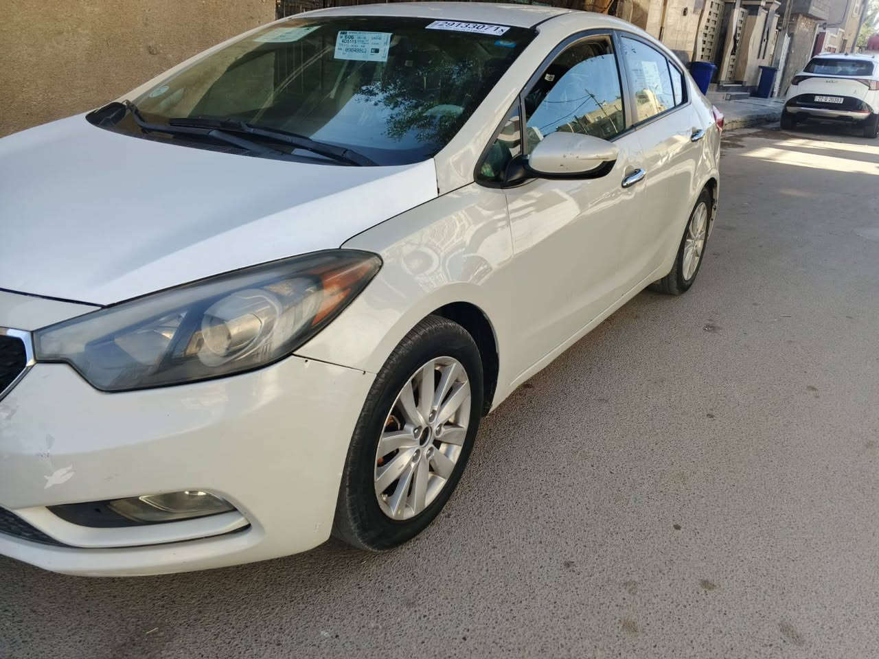 كيا فورتي موديل 2015 رقم بغداد مشروع الوطني تحويل ثاني ملاحظه السياره جاهزه من كل شيء تخم تاير تبريد شغال حجم المحرك 1800 دوش سياره وارد امريكي  السعر 97 وبيها مجال مكان السياره بغداد رقم الهاتف ***********
