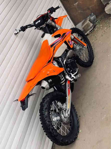 سلاو براياني ئةزيز
ئةم KTMبؤ فرؤشتن 
يان گؤرينةوة تةنها بةمانة (crx_kews_rmz_xgz_k26)   
مؤديل ٢٠٢٤
وةجبة يةك
مةكينة ٢٥٠ 
٦ گير
٤ وةلف
راديتةري  رؤن 
 نمونةي جواني و قوةت 
بؤ عةيب مةپرسن هةموو 
گياني بةشةرت 
سعري (١٤ گةلا و٢٥دؤلار) 
رجائةن مةعامةلة قفل ناكةم موشتةريت وةرة سةيريكة و مةعامةلة دةكةين  
بةپيي توانا خاترت دةگرم
شوينم كةلار
***********
*********** كالار
