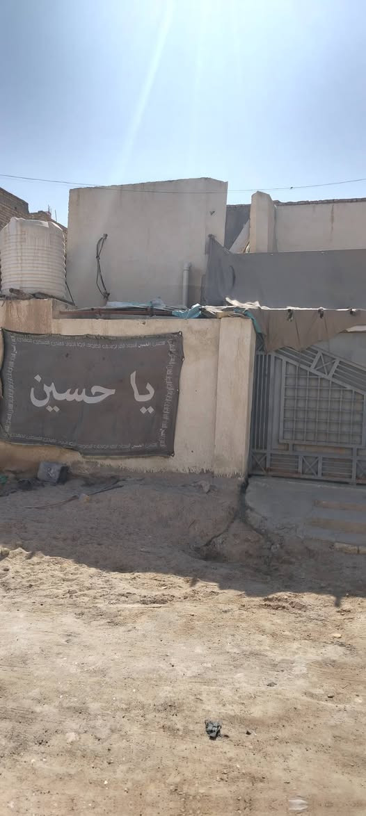 بيت زراعي للبيع مساحته 150م النزال 20والعرض 7/5يحتوي على طابقين فيه اربع غرف وصالتان ومطبخ واستقبال وصحيات سند 25طابو ملك يقع في حي لازم مقابيل اسالة الماء توجد كافة الخدمات فقط تبليط بعده للاستفسار الإتصال ***********
