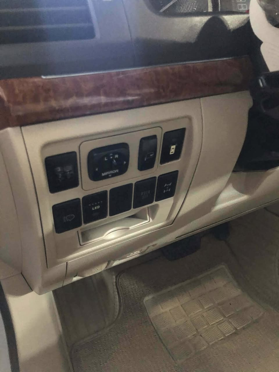 لاندكروز 2015فول مواصفات مكفوله كفاله عامه ماشيه 100 للبيع مكاني الغزاليه جديده مال بيت جاهزه من كلشي سياره بسمي تحويل ثاني يوم 
***********
