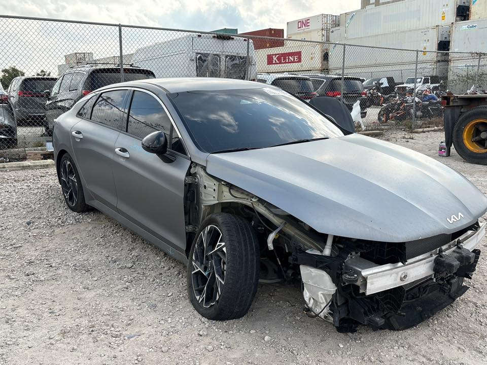السلام وعليكم 

K5  2025

فول مواصفات عدا البانوراما 🔥

فورويل 4x4

حساسات اماميه وخلفية

رادار امامي وخلفي

لايت زينون ٣ عدسات 

لونها مات يخبل 🔥

ماشيه 11 الف فقط 

فئة gt-line 

رادارات جانبيه 

هاندبريك كهرباء 

مقاعد تدفئة

داخل جلد

كرسي كهرباء

تشغيل عن بعد

شاشة متصلة

بك لايت LED 

حادثها بسيط كلش وموضح بالصور

قطعه وحده نفسهه راجعه فقط بدون ايرباك بدون شواصي ولغود

سياره تخبل وجديد كلش

محرك ٢٥٠٠ تنفس طبيعي 

كير ٨ نمر

وضعيات قيادة 

وغيرها من المواصفات المعروفه 

مكانها بغداد

مرقم بغداد مميز

السعر 208 وبيها مجال 🔥

***********
