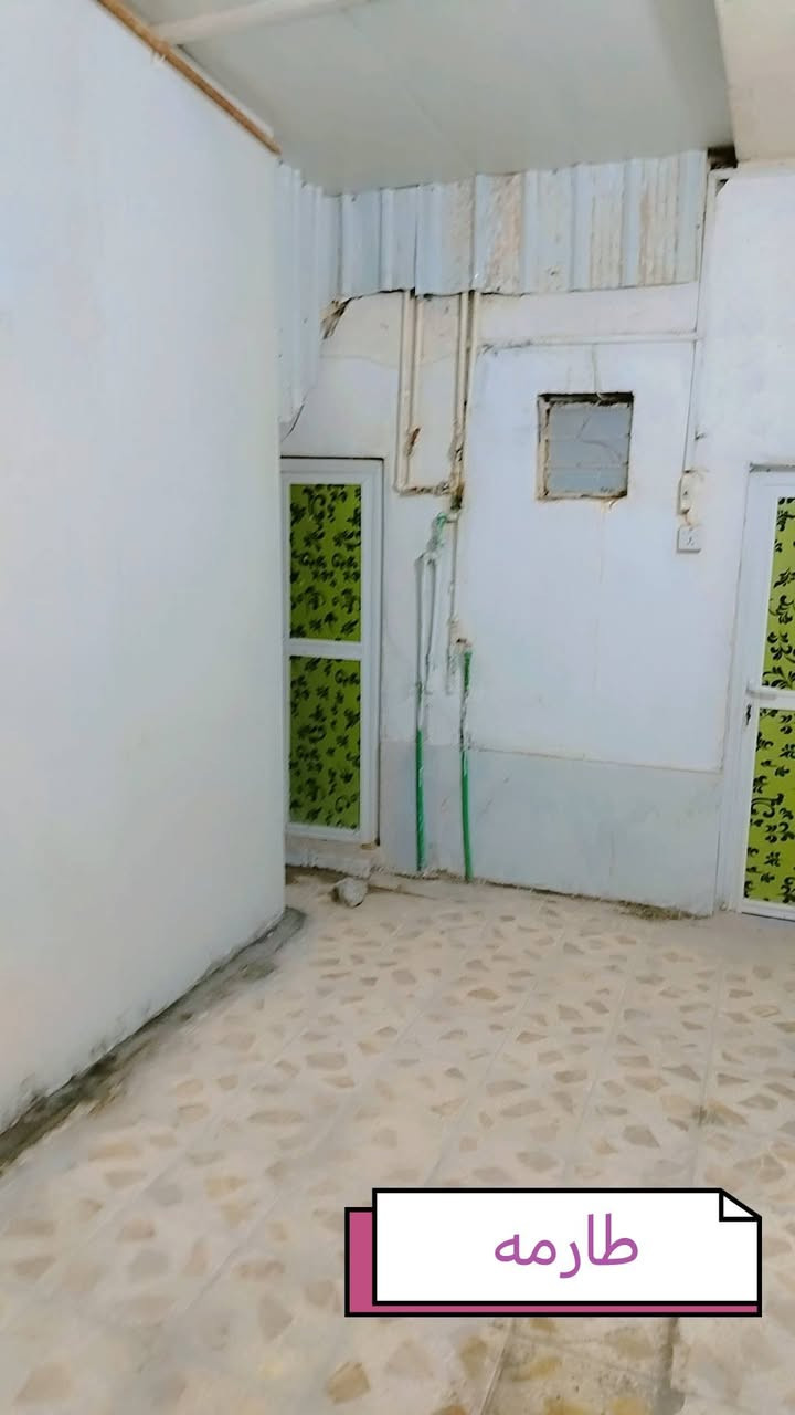 للايجار ١٠٠متر الاسكان الصناعي نزلت الجامع  غرفه وصاله وديوانيه و طارمه زغير ودرج ومنور وصحيات تصال *********** يجارة٢٥٠قفل اقر تفاصيل كامل ال تخابر
