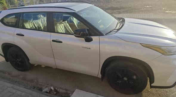 السلام عليكم هايلاندر  خليجي هايبرد بلاك اديشن بيضاء موديل 2024 بغداد ماشية 10الاف فقط عبد اللطيف جميل فول مواصفات يعني رادار كشن جلد سيارة مفولة تجي مثل اللمتد بس امابيه اربع كاميرات مكفولة من كلشي بس شخطة صغيرة بدون حادث بالبيت  بالدعامية الخلفية موضحة مامكحلهة السعر ٥٤ مليون وبيه مجال قليل  للعلم مشتريه من باركود ٦٠مليون  للاتصال ***********
