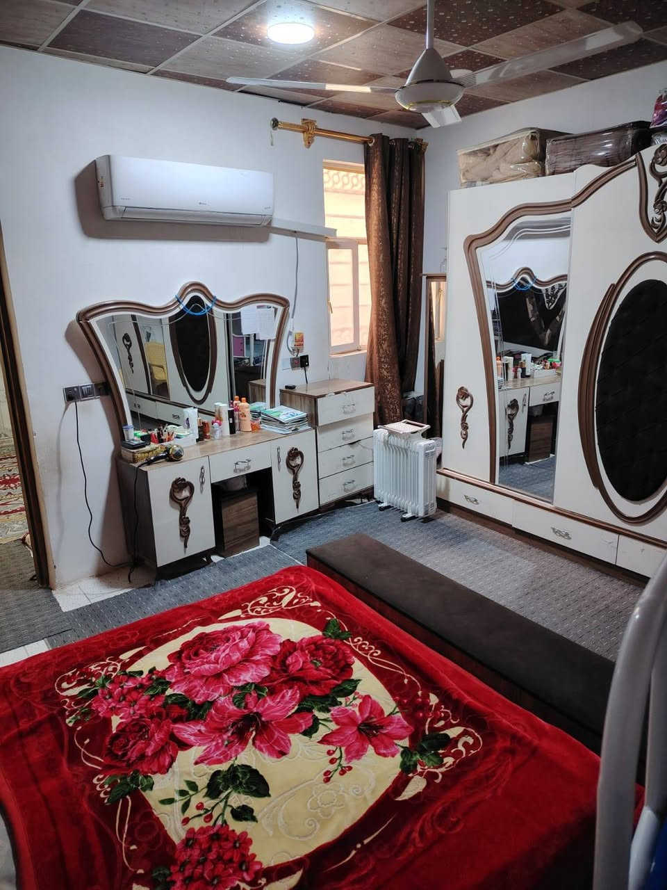 🏡 بيت للبيع – فرصة حقيقية بسعر مناسب
بيت للبيع جاهز للسكن، بناء طابوق وأساس وسقف كونكريت وشغل نظيف ومرتب ✨مال جناي
المساحة: 65 متر
📍 الموقع: حي ميسان – مجاور سكلة الكراعاوي – شارع أسواق العائلة
💰 السعر: 30 مليون (قابل للتفاوض للجادين)
🔹 يتكون من:
غرفة نوم كبيره
صالة مريحة
مطبخ مفتوح على الصالة
صحيات
مكشوفة
بيتونة مرتبة 
🔹 مميزات البيت:
✅ شارع مبلط
✅ إنارة طاقه شمسية
✅ كهرباء فول
✅ يبعد 300 متر فقط عن شارع الستين
✅ قريب من المدارس والأسواق
✅ منطقة هادئة وجيران ذهب 🌟
البيت مناسب لسكن عائلة صغيرة أو استثمار مضمون 👍
🎁 وهديه خط مولده 💥


**إذا كنت صاحب هذا الإعلان وتريد حذفه لأي سبب، رجاءا أرسل رسالة إلى الدعم الفني**