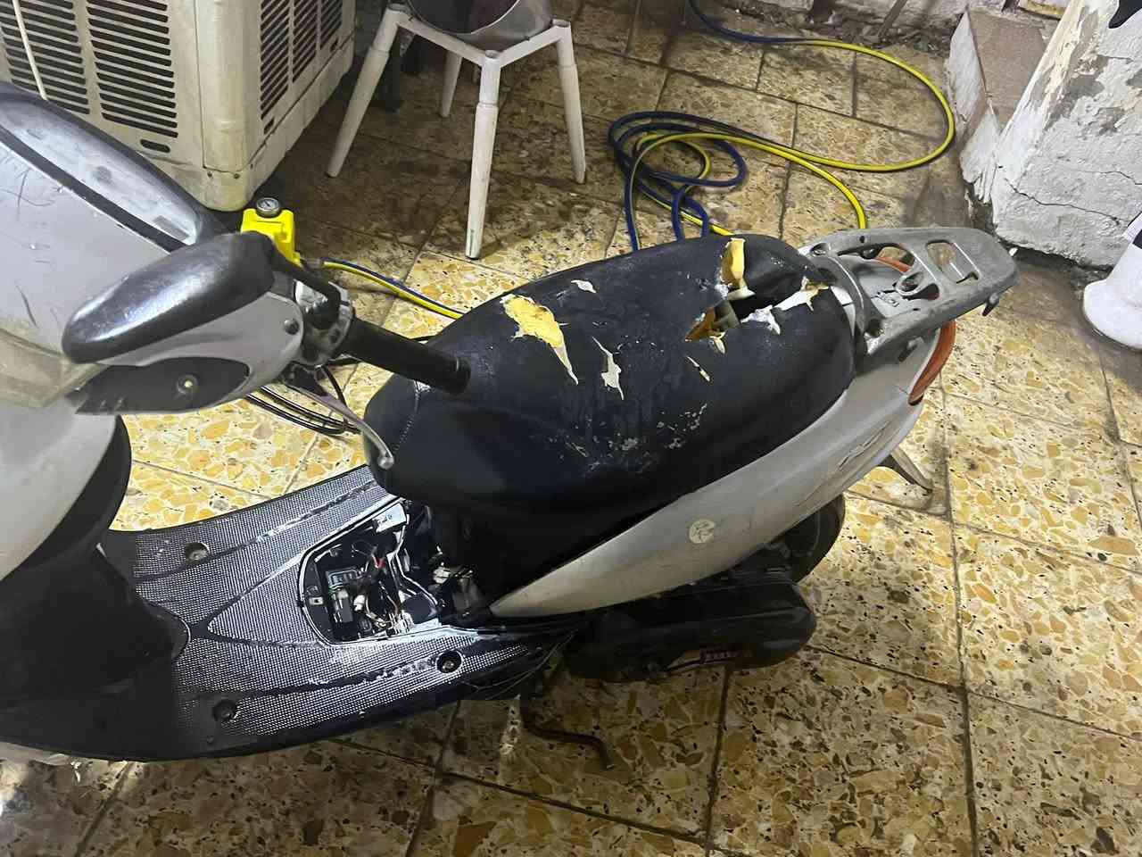 سلام عليكم دراجه عصفوريه شلعه ومعدل كلشي شغال بس نقصه كلوباته عتذر وسلف شغاله دراجه نضيفه وحلوه اكسنت مسويه جديد رادله بس دهن واني تاركه لين عندي ثعلب رايده ١٧٥بيه مجال  مكاني حريه رقمي ***********
