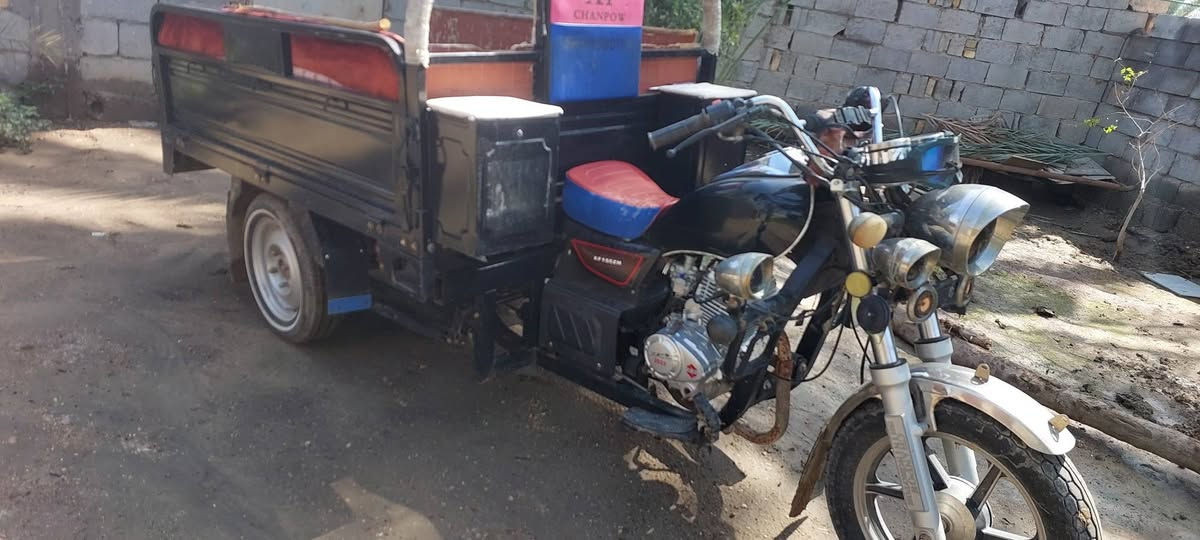 السلام عليكم ستوته ٢٢ رقم وسنويه انكليزي شخط مابيه محتاج ورايد ابيعهه
***********
