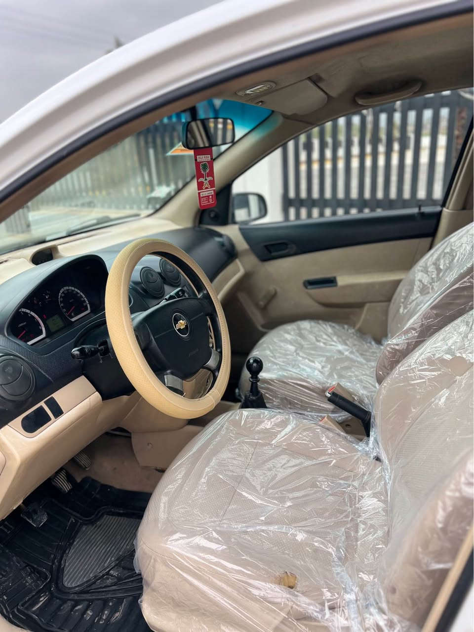 ***********
افيو 2010 
گير مكينه شه رت زمان 
تحويل وماله شه رت 
دو ربع دركا سبوخ بي داخلي
بي ته قهً و رقه 
سعر تلفون بكا
*********** اكر, نينوى
