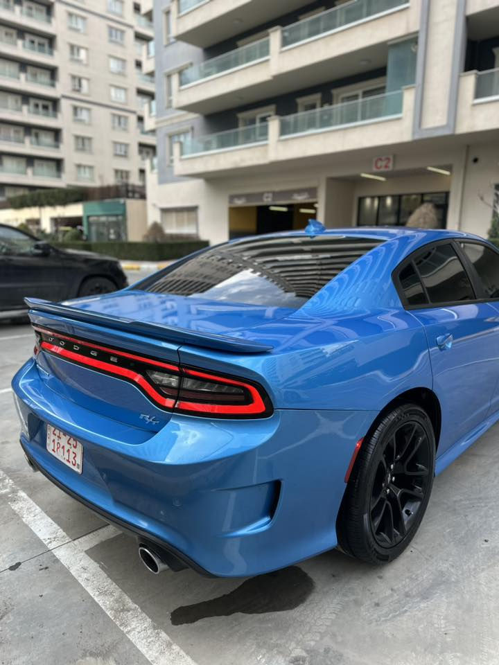 سلام عليكم
دوج جارجر 2023🇺🇸🇺🇸

Last call 🔚

السيارة بيهة صندوق امبدل بلاد بدون صبغ السيارة 

مكان السيارة سليمانية 

محرك V8 5.7

مواصفات 
شاشة جبيرة 
كاميرا 
حساس خلفي 
بصمة ابواب 
تشغيل عن بعد 
كشنات جلد مميز لونه 
كشنات كارباء 
كشنات هيتر 
استيرن هيتر 
سوبر تراك باك 
گيج الكتروني 
لايتات ليد و زينون 
امراية هيتر 
رادار جانبي 
تبريد قطعتين
شفتات استيرن 
سماعات harman kardon
ماشية ٩ ميل فقط 

السيارة كلش جديدة و حلوة بلواقع هم 
كير و مكينة كله مكفول بدون اي عطل 

سعرة ٢٨٨$ بي مجال 

رقمي ***********

السيارة رقم كاتي تترقم شمالي فقط
