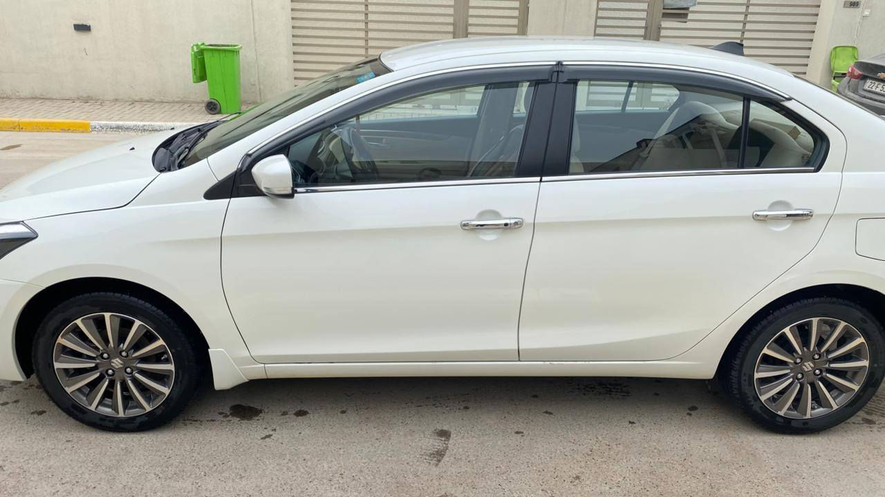 للبيع ساوزوكي سياز موديل 2024
استلام شركة الصادق 
السياره مطلوبة للمصرف واني اكمل الاقساط 
اسوي وكالة عامه للمشتري 
ماشية45الف كيلو 
السيارة جديدة الدهن والفلاتر كلهن بالشركة لان بيها ضمان  بدون اي نقص 
مواصفات :
جلد 
بصمه
شاشه اصليه من الشركة 
لايتات LED 
مرايات شفط 
والموصفات البقيه المعروفه
السعر 125$ 
للاتصال : 📞
***********
مكان السيارة بغداد 💐💐💐
