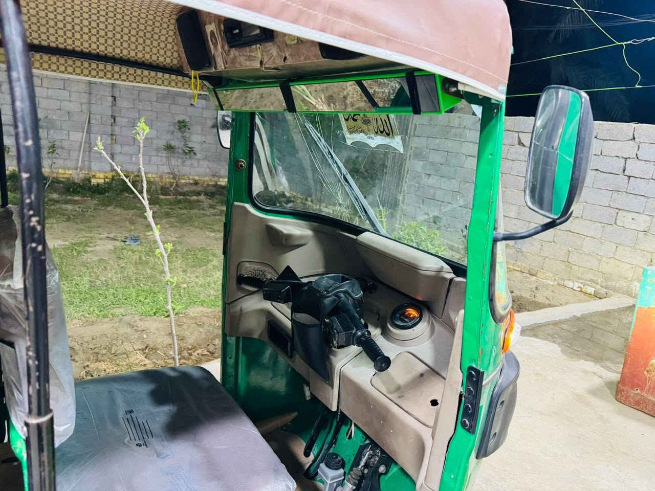 مكان بابل السياحي 
السعر 7و100 وبيها مجال بصيط 
***********
