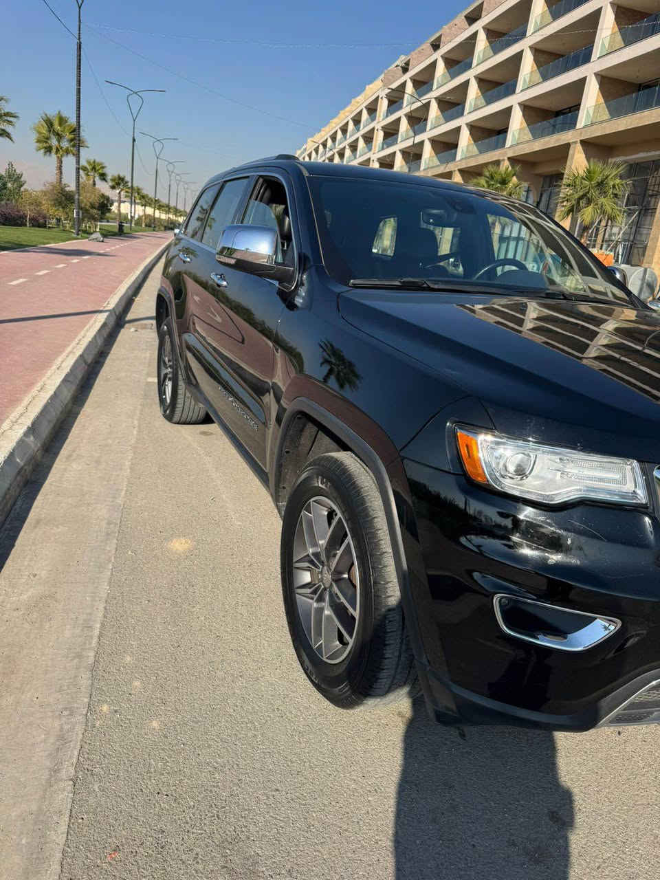 Jeep grand Cheroke limited
Modil 2017
 مواسەفات ئەمریکی  کلین تایتڵی لیمتدی بێ سلایت 
دەبڵ ئەکسل و شەغال کوشن جلد و میمۆری و کوشنی پێش و دوا هیتەر و سوکان هیتەر وشاشە گەورەو  ئۆتۆ ستۆپ و گێری. سوکان و بلاجکتۆرو. لایتەکانی لیدو زینۆنی بیلادی و کامێرەو حاسەو. دژەخلیسکئن و سندەق شەفت وچەندین مواسەفاتی تر. سەیارەکە بئ بۆیاخ دەعامی. بۆدەعامی. بئ کرانەوە. گیرو مەکینە. لۆک. چوار تایەی تازەی لە ژێرایەسەنەوی تازەی ٩٢،٠٠٠ مایل ڕۆیشتووە
شوێن سلیمانی
*********** السليمانية, العراق
