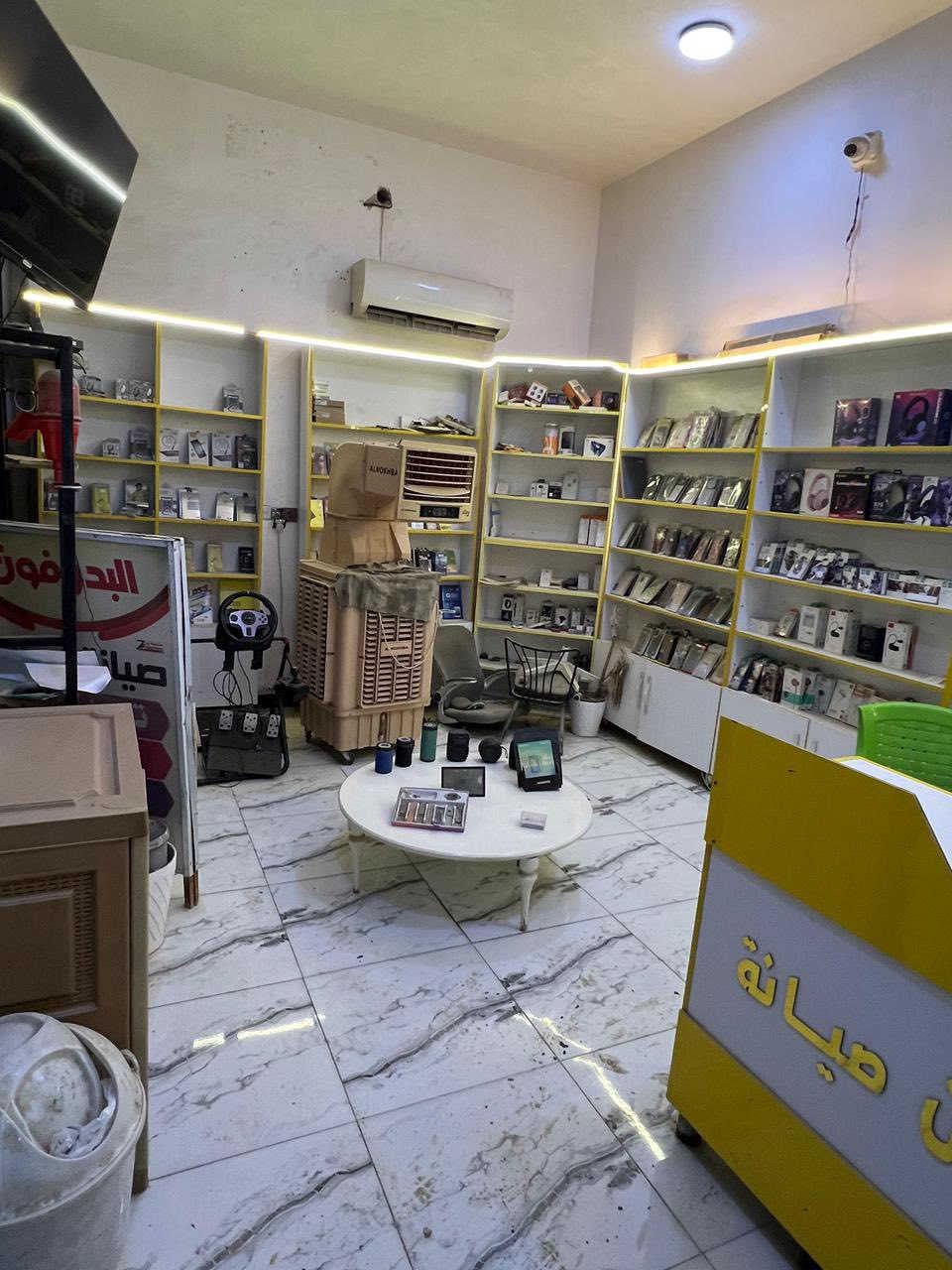 بيع محل صيانة موبايلات كامل من كلشي
عدة كاملة للصيانة وتفكيك الاجهزة ، رفوف وبضاعة كاملة من اكسسوارات وشواحن وسبيكرات وهيدفونات وغيرها من البضاعة المتوفرة كاملة للبيع 
مكان المحل المهندسين
الاستفسار الاتصال او مراسلة الرقم واتساب 

+964 772 600 9499
