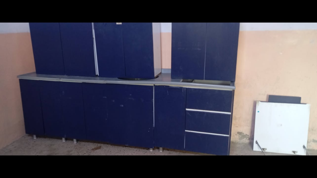 سلام عليكم كاونتر MDF خشب سنك كرانيت حراري مستعجل عل بيعه سعر 250بي مجال رحمه لوالديك مو شراي لا تكسر بسعر  تواصل واتساب ***********
