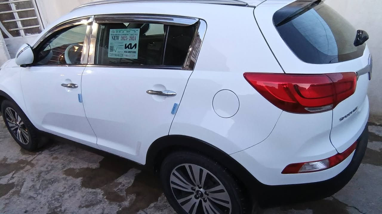 اسلام عليكم اسبورتج خليجي موديل 15 مكفولة محرك 2400 كير محرك صدر كلة  جديد استعمال شخصي سيارة جاهزة من كل نواحي بيع امراوس حسب قناعة السعر 155 استفسار ***********
