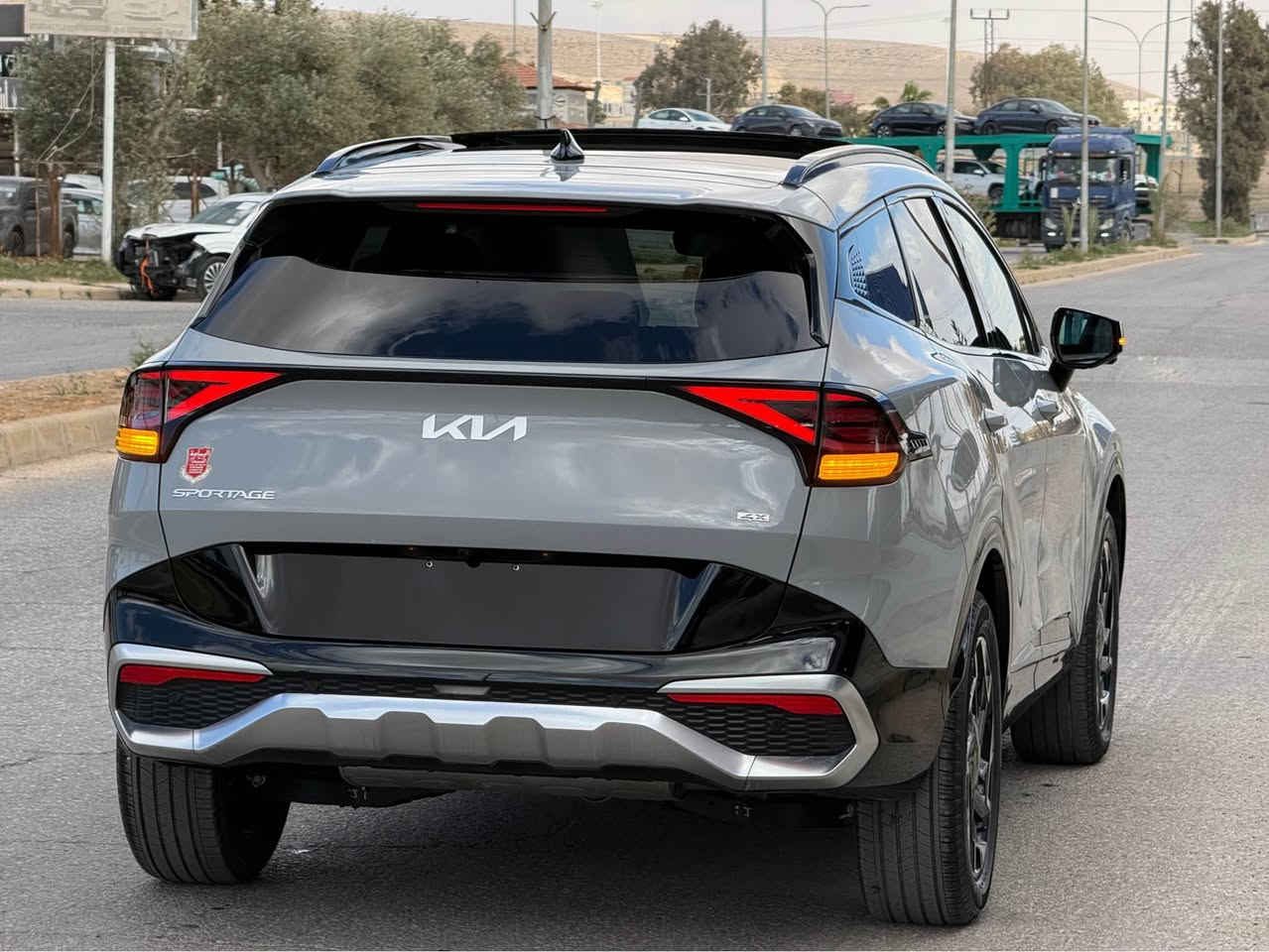 كيا سبورتج وارد أمريكي موديل 2024 محرك 2500GDI  ماشيه 21الف  حادثه كما موضح بل صور فقط جاملغ وبنيد مصلحه نفسهن ومصبوغات  بدون دواخل  موصفات فول 1/1 برستيج بصمه وبنرامه وكراسي حار بارد وكراسي 2/كهرباء كشن ذاكره رادارات امامي وخلفي وبل مري اشاير بل مري تشغيل عن بعد جنطه كهرباء 4X4 فور ويل ستيرن تدفى شاشه متصله جيبيس لايات زنون  لد خلفي كشنات خزن  داخل احمر سياره احله من الواقع سياره حاليا اب عمان تريده حره أو شهداء للتصال *********** ملاحضه سياره اب عمان بغداد, العراق
